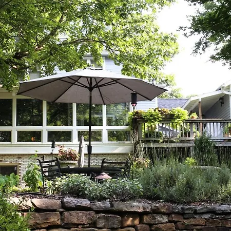 Dickson Street Bed & Breakfast-3